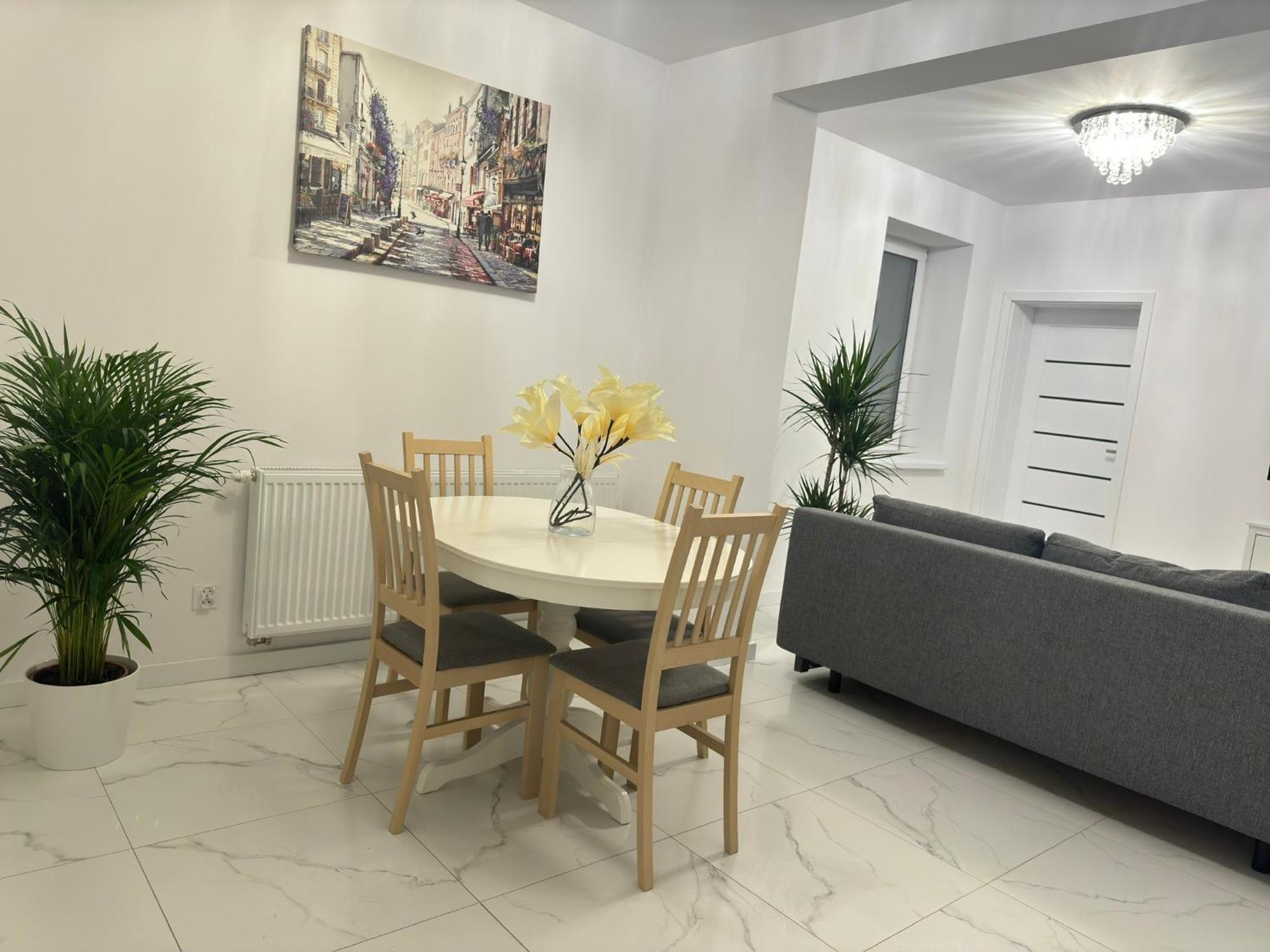 Grojec Apartment *